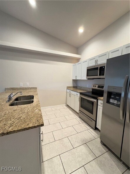 Foto del edificio - 3803 Chiquita Blvd S
