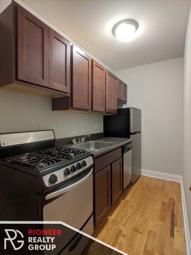 Foto del edificio - 813 W Cornelia Ave