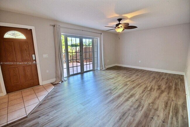 Foto del edificio - 4173 Forest Hill Dr