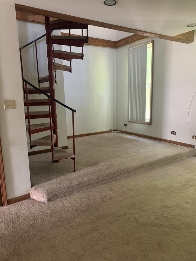 Building Photo - 2 bedroom in Chicago IL 60657