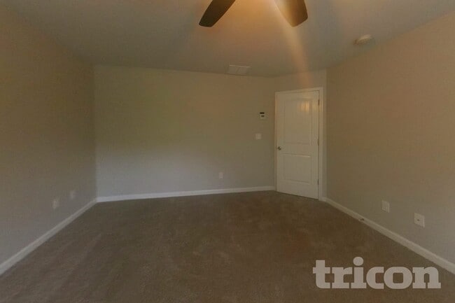 Building Photo - 142 Daisy Cir