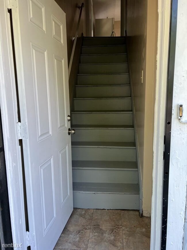 Building Photo - 3 br, 1 bath Duplex - 3544 East 80th Stree...