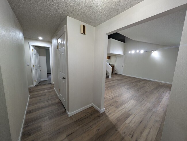 Foto del edificio - Corner Lot Triplex Unit in Gig Harbor, Ava...
