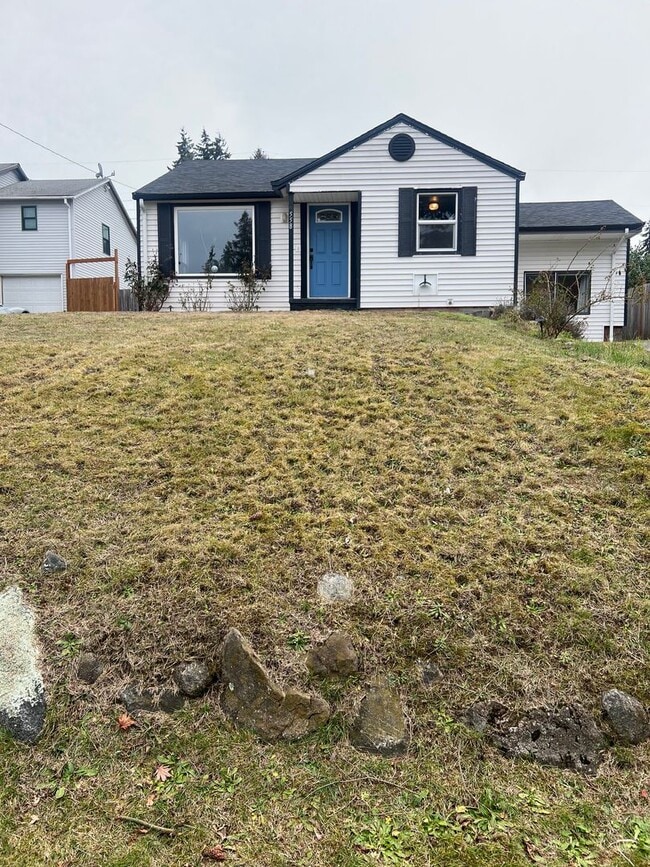 Renton 2 bedroom 1 bath home available now! - Renton 2 bedroom 1 bath home available now!