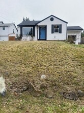 Building Photo - 558 Windsor Pl NE