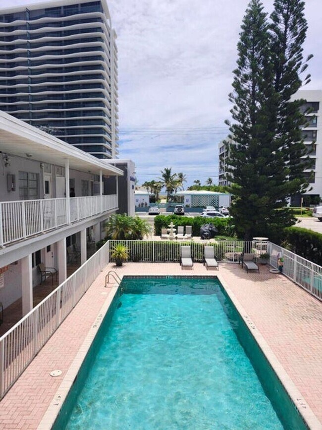 Foto del edificio - 819 N Ocean Blvd