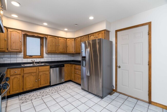 Foto del edificio - 664 Lincoln Ave