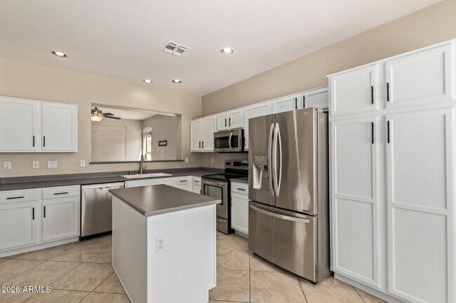 Foto del edificio - 2760 E Carla Vista Dr