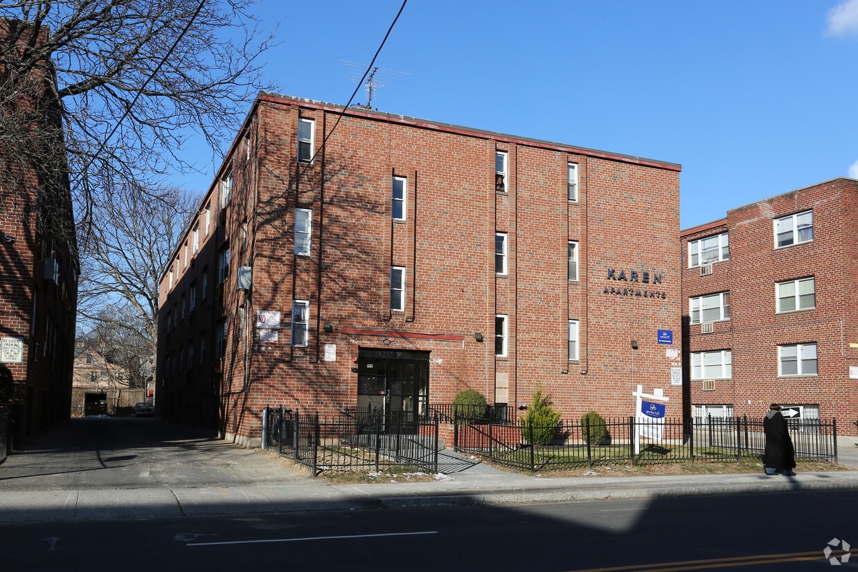 Primary Photo - Garden Hill Apartments