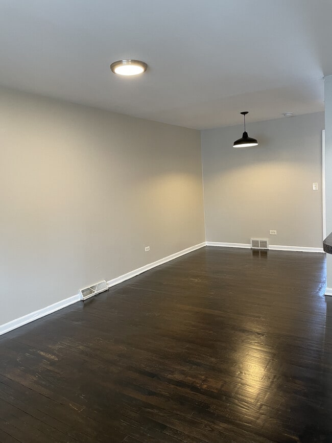 Foto del edificio - 565 Sidney Ave