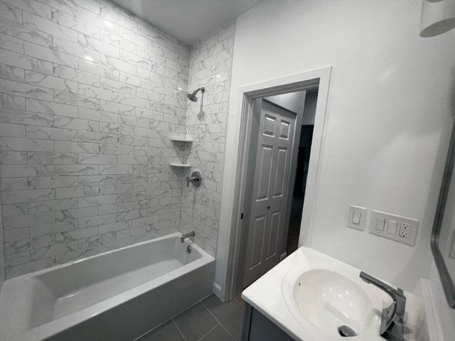 Building Photo - 31 Pierce St