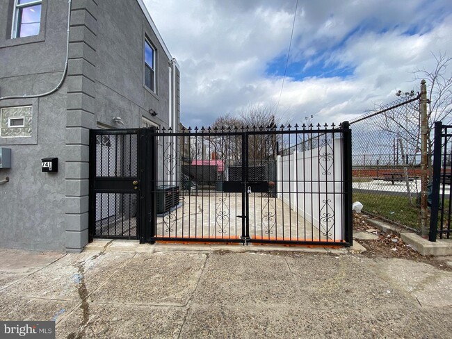 Building Photo - 741 N 37th St