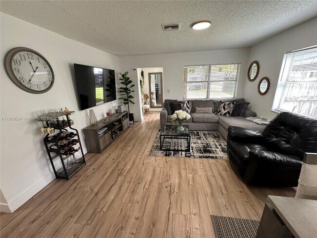 Foto del edificio - 6040 SW 35th St