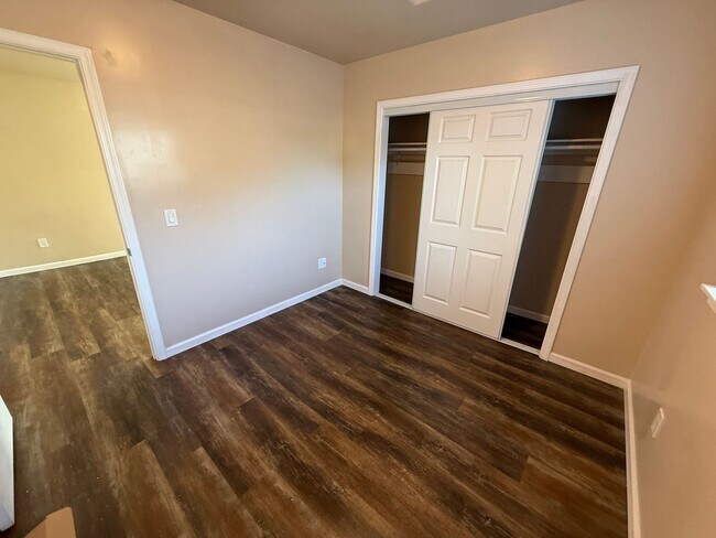 Building Photo - 224 Mountain View Dr