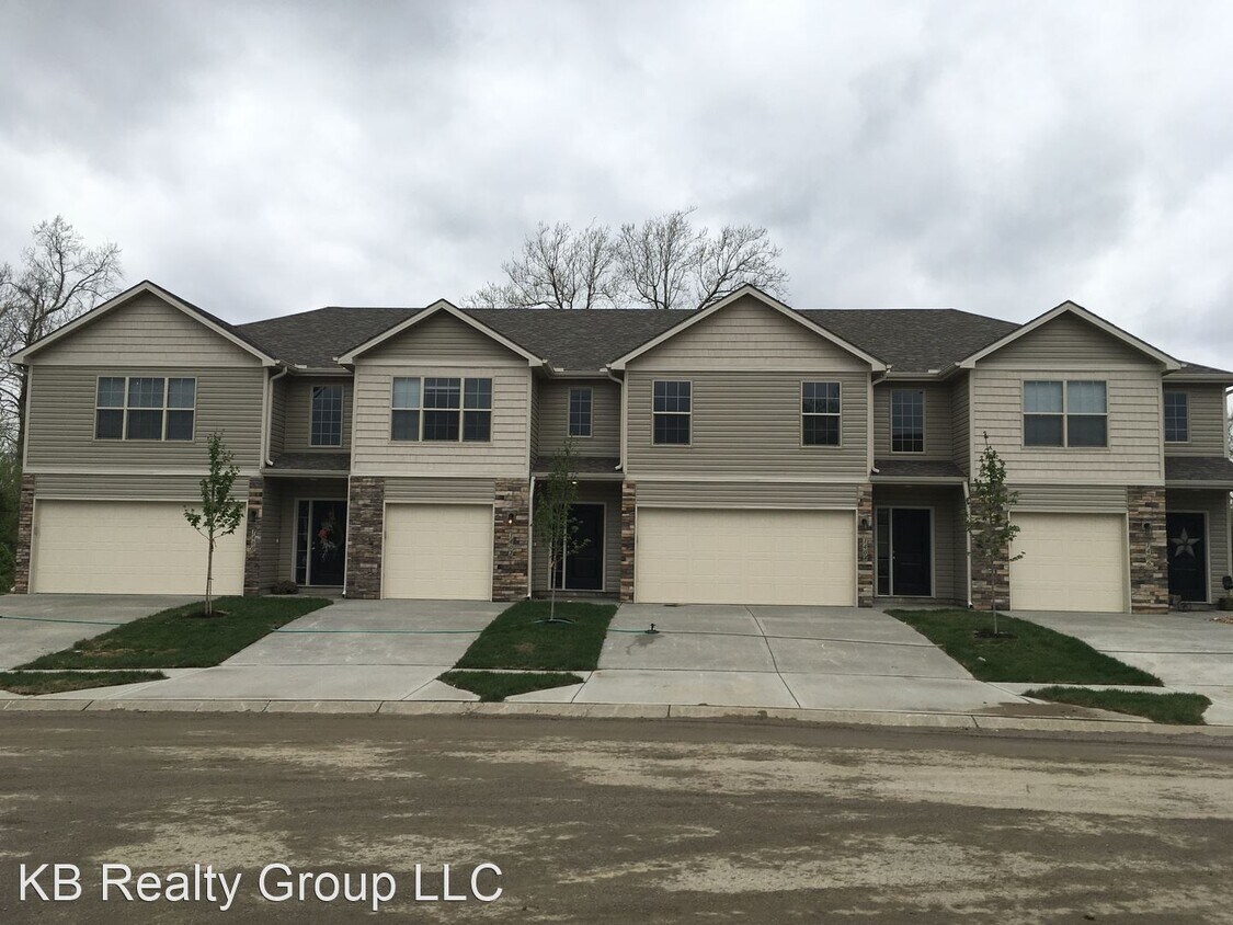 1413 NE Mary Ct, Grain Valley, MO 64029 House Rental in Grain Valley