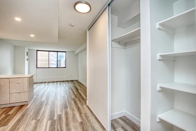 Building Photo - 1101 Bay