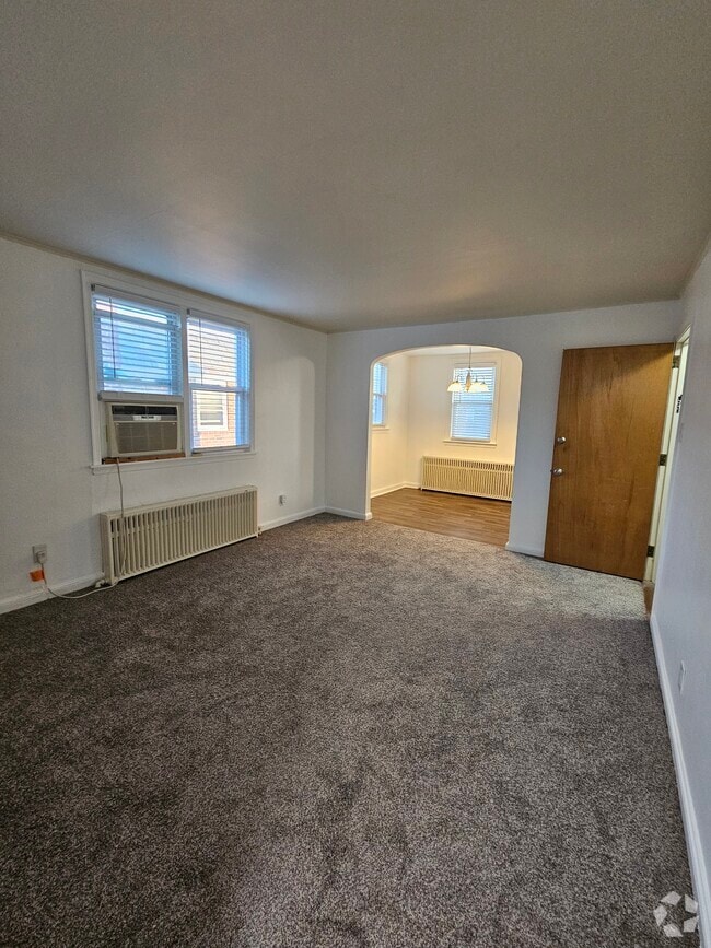 Building Photo - 1029 Fanshawe St