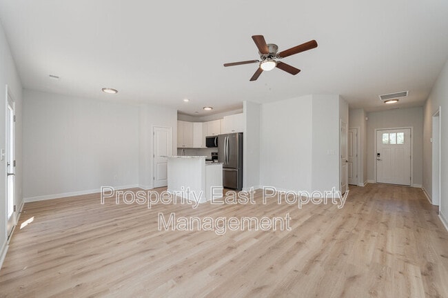 Building Photo - 605 Queens Rd