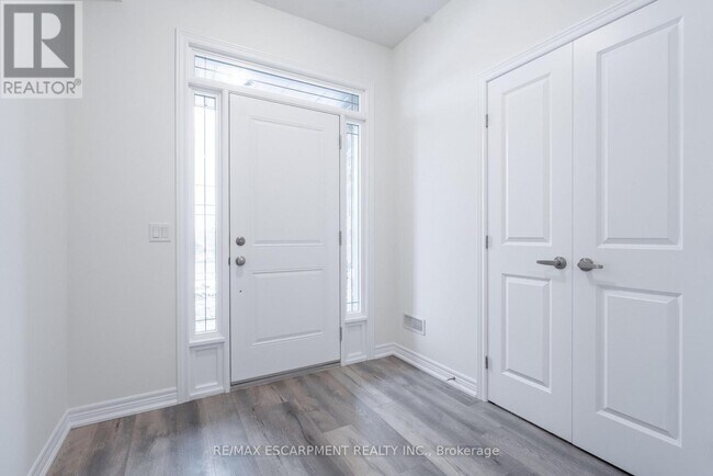 Photo du bâtiment - 1278 Baseline Rd
