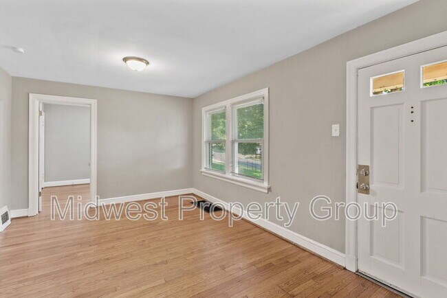 Building Photo - 8905 Apache Ln