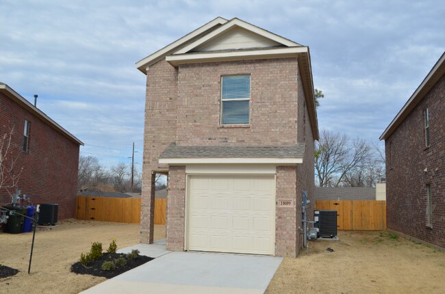 Foto del edificio - 1809 Wolford Wy