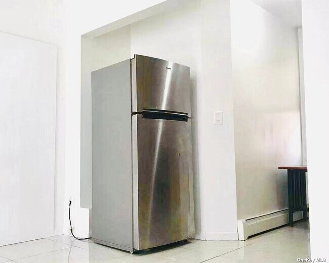 Foto del edificio - 56-17 136th St