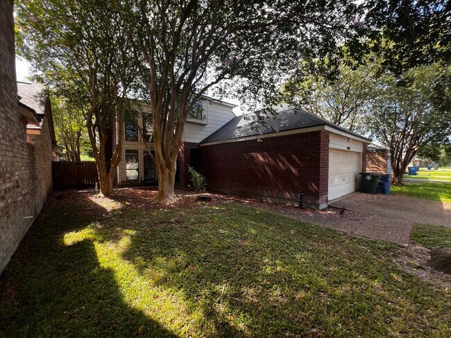 Foto del edificio - 3-2.5-2 - 2 story home located off Saratog...