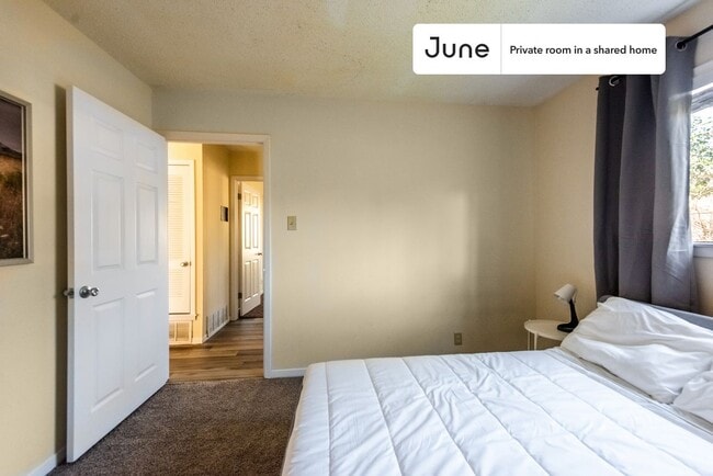Foto del edificio - Room in Shared 4 bed/3 bath home