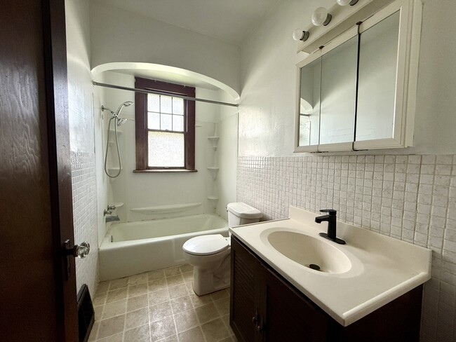 Building Photo - 3203 Roland Ave