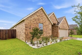 Building Photo - 15551 Blue Lake Dr