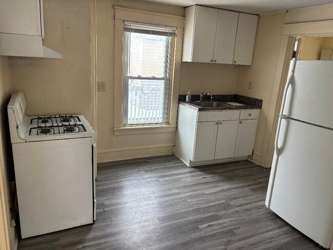 Building Photo - 175 N Champlain St