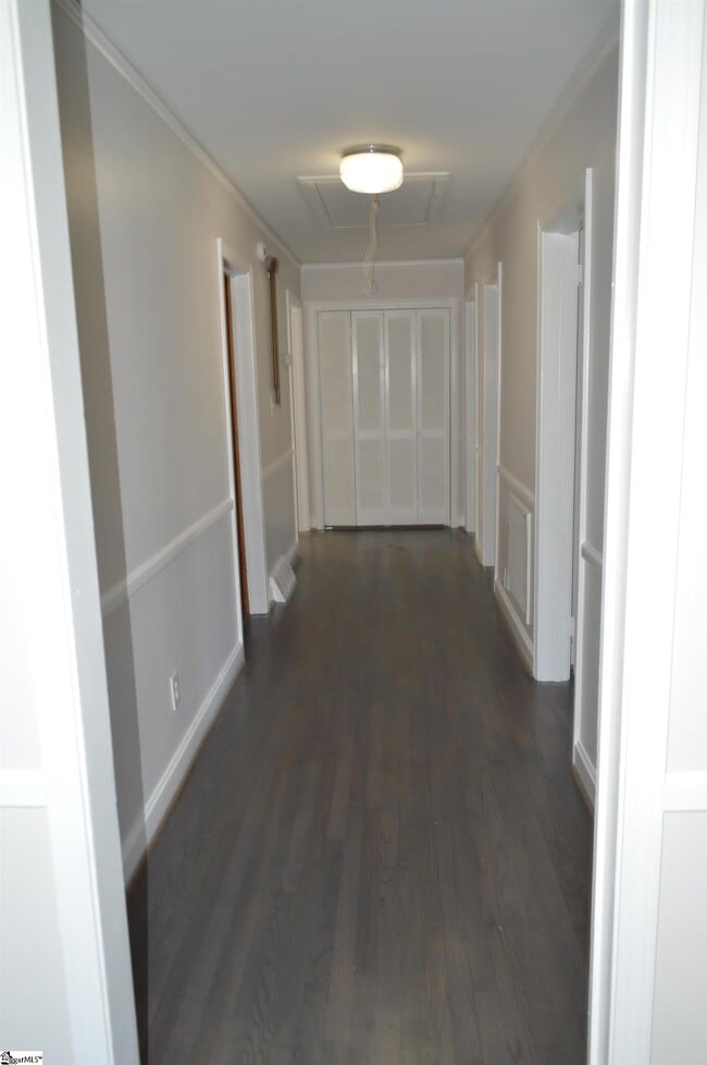 Building Photo - 206 Hillside Dr