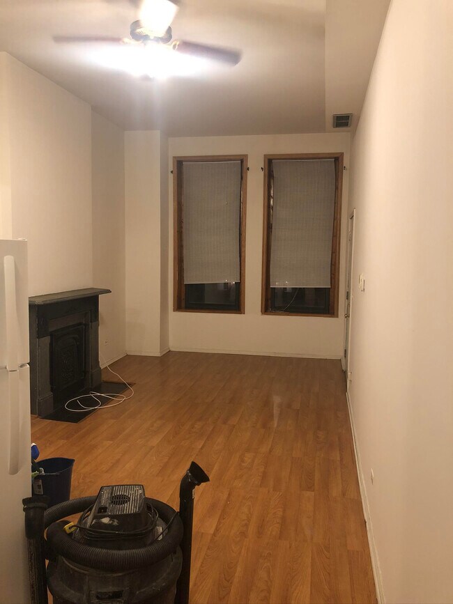 Foto del edificio - 1021 S Racine Ave