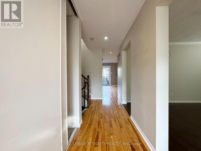 Building Photo - 43 Covington Pl