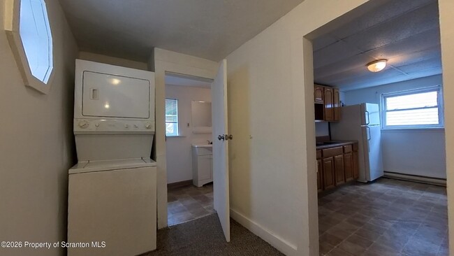 Building Photo - 326 N Hyde Park Ave