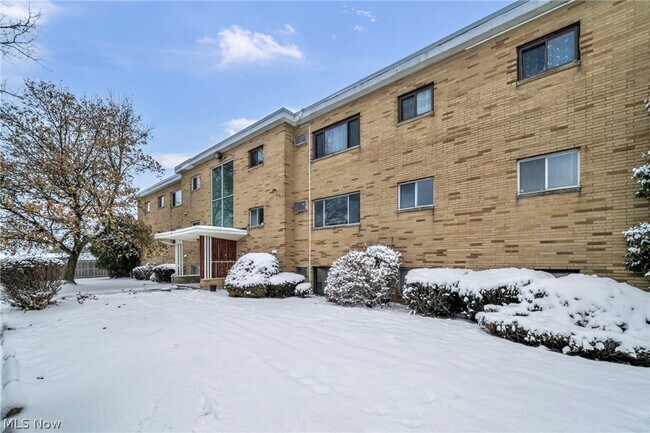 Foto del edificio - 5200 Royalton Rd