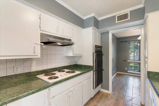 Building Photo - 7221 Scenic Brook Dr