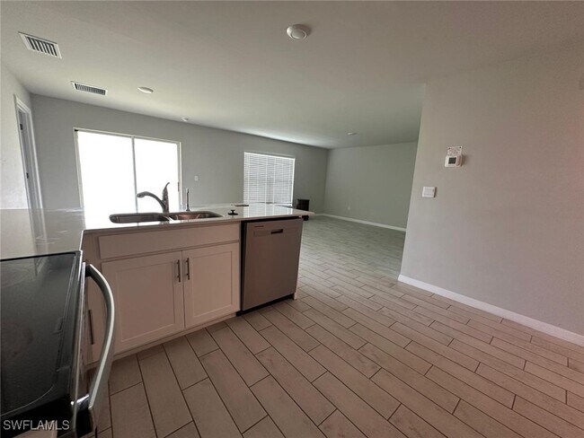 Foto del edificio - 3706 Garden Blvd