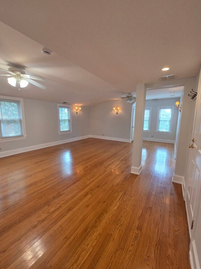 Building Photo - 2619 Prairie Ave