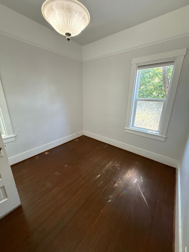 Foto del edificio - Charming Craftsman-Style 3-bedroom 1 bath ...