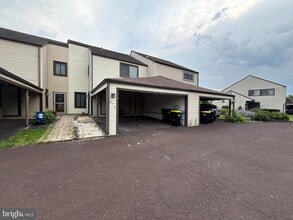 Building Photo - 476 Bridge St