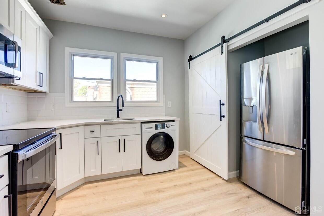 Foto principal - 3436-36 Millington Ave