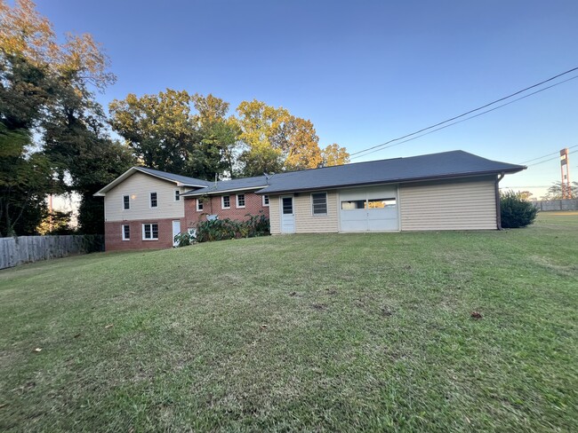 Building Photo - 333 Chapman Rd