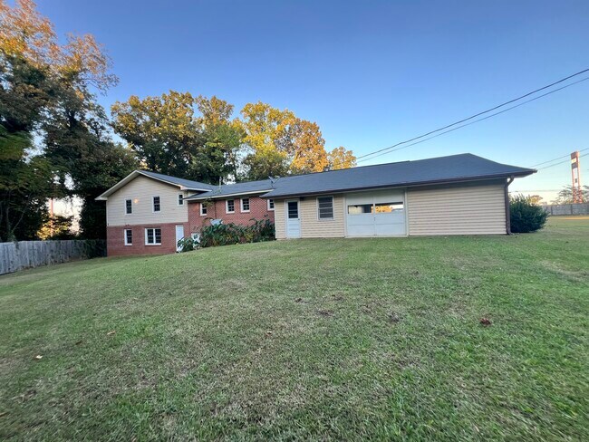 Foto del edificio - 333 Chapman Rd