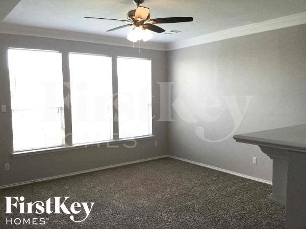 Foto del edificio - 2211 Elm Falls Pl