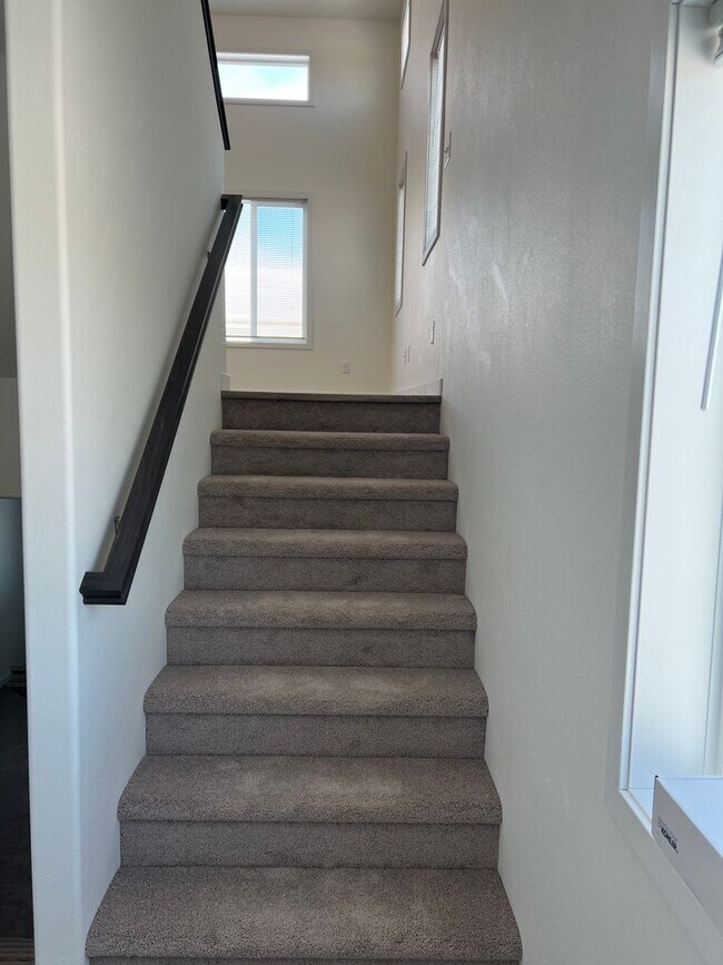 Building Photo - New 3 Bedroom/2 Bathroom House