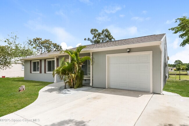Building Photo - 2049 SE Talwood Ln