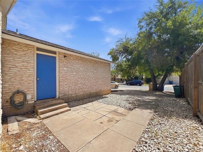 Building Photo - 1012 Fieldwood Dr