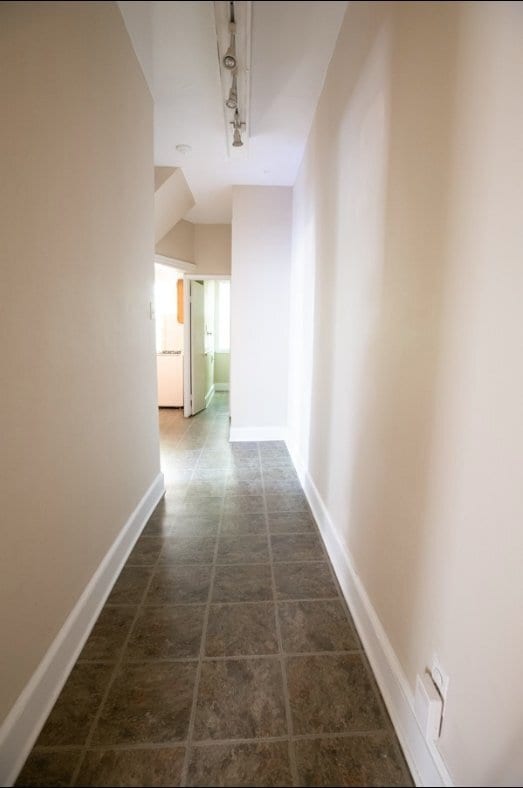 Building Photo - 2214 E Ivanhoe Pl