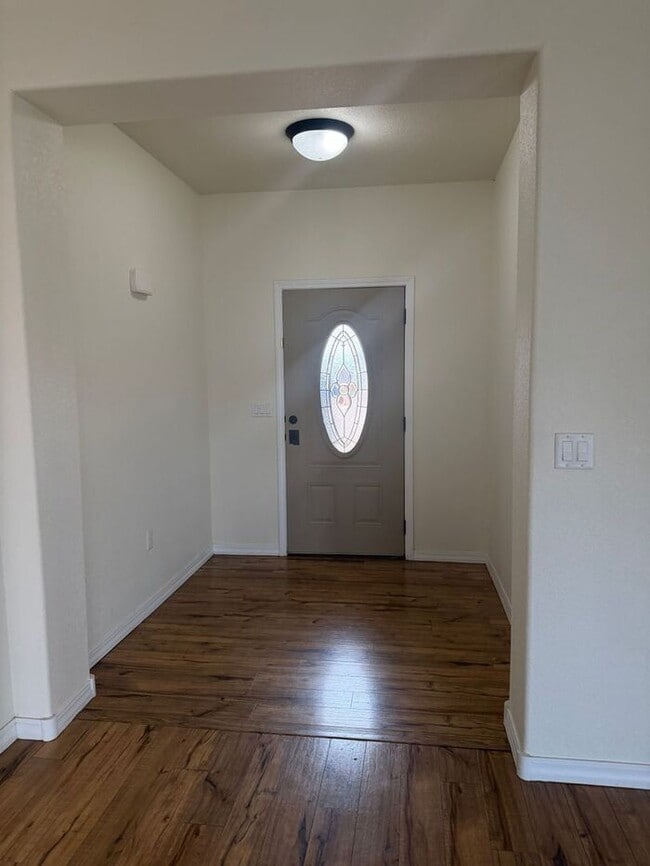 Building Photo - Beautiful Newly Renovated 3 Bedroom 2 Bath Home
